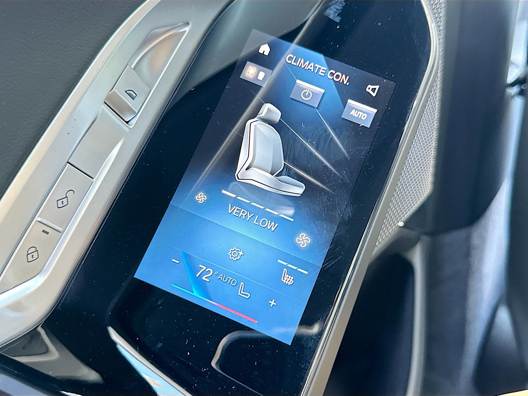 New 2026 BMW 750e xDrive image 21