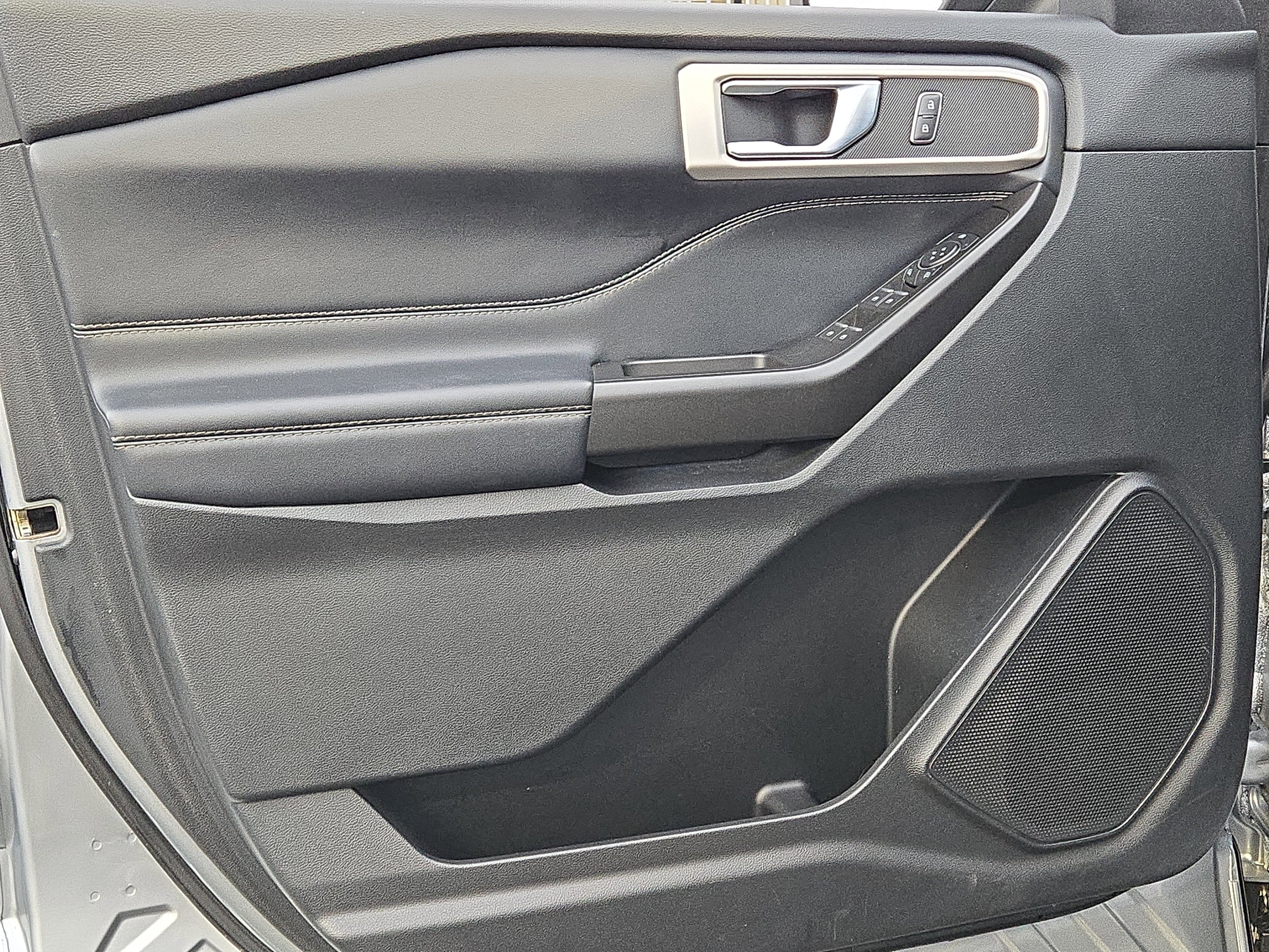 Used 2020 Ford Explorer XLT w/ Equipment Group 202A image 21