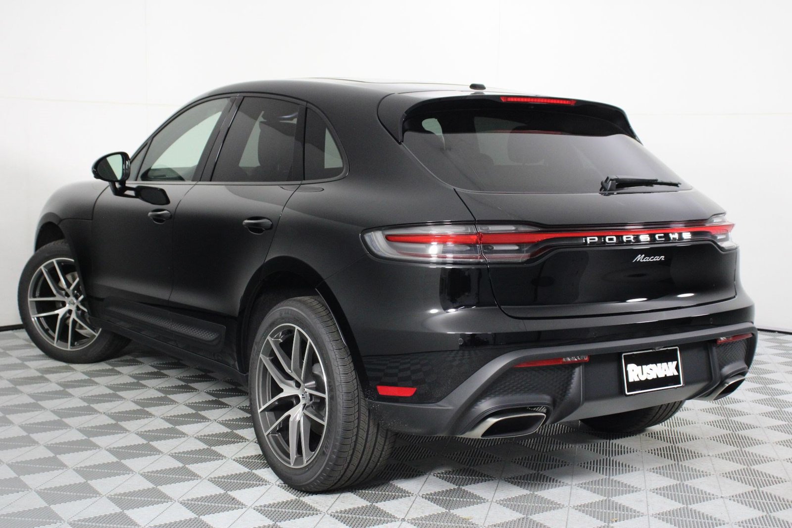 New 2026 Porsche Macan AWD/4WD image 3