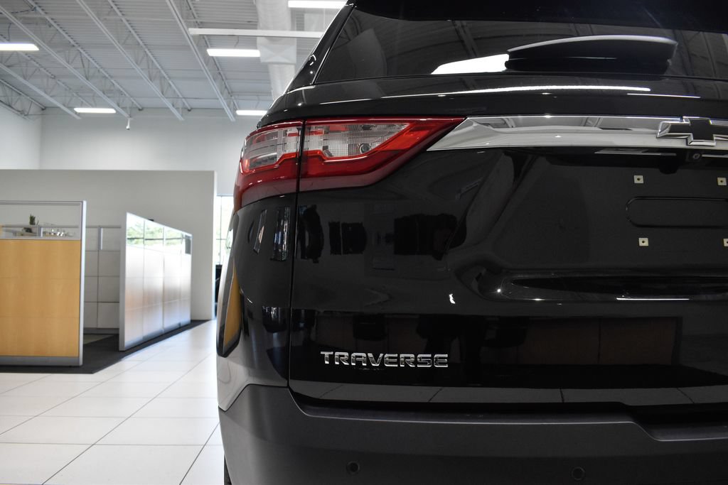 Used 2021 Chevrolet Traverse LT FWD image 14