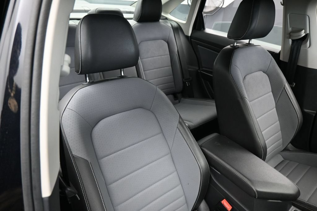 Used 2025 Volkswagen Jetta SE FWD image 40