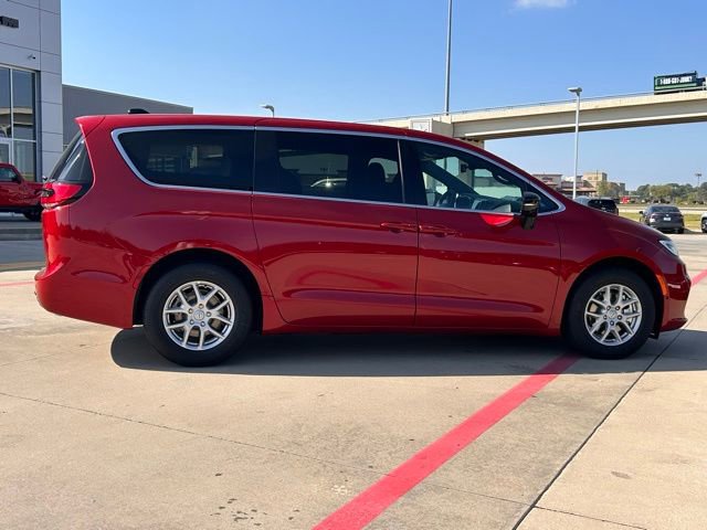 New 2026 Chrysler Pacifica Select FWD image 15