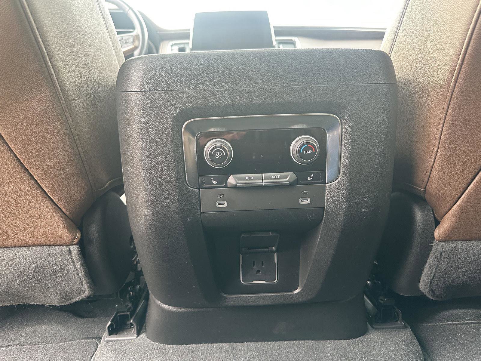 Used 2022 Chevrolet Suburban High Country image 12