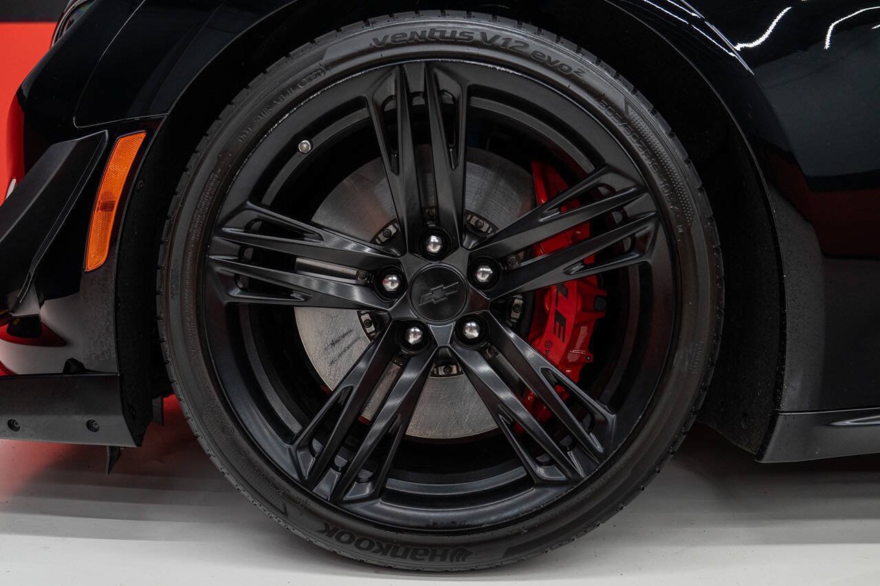 Used 2021 Chevrolet Camaro ZL1 RWD image 32