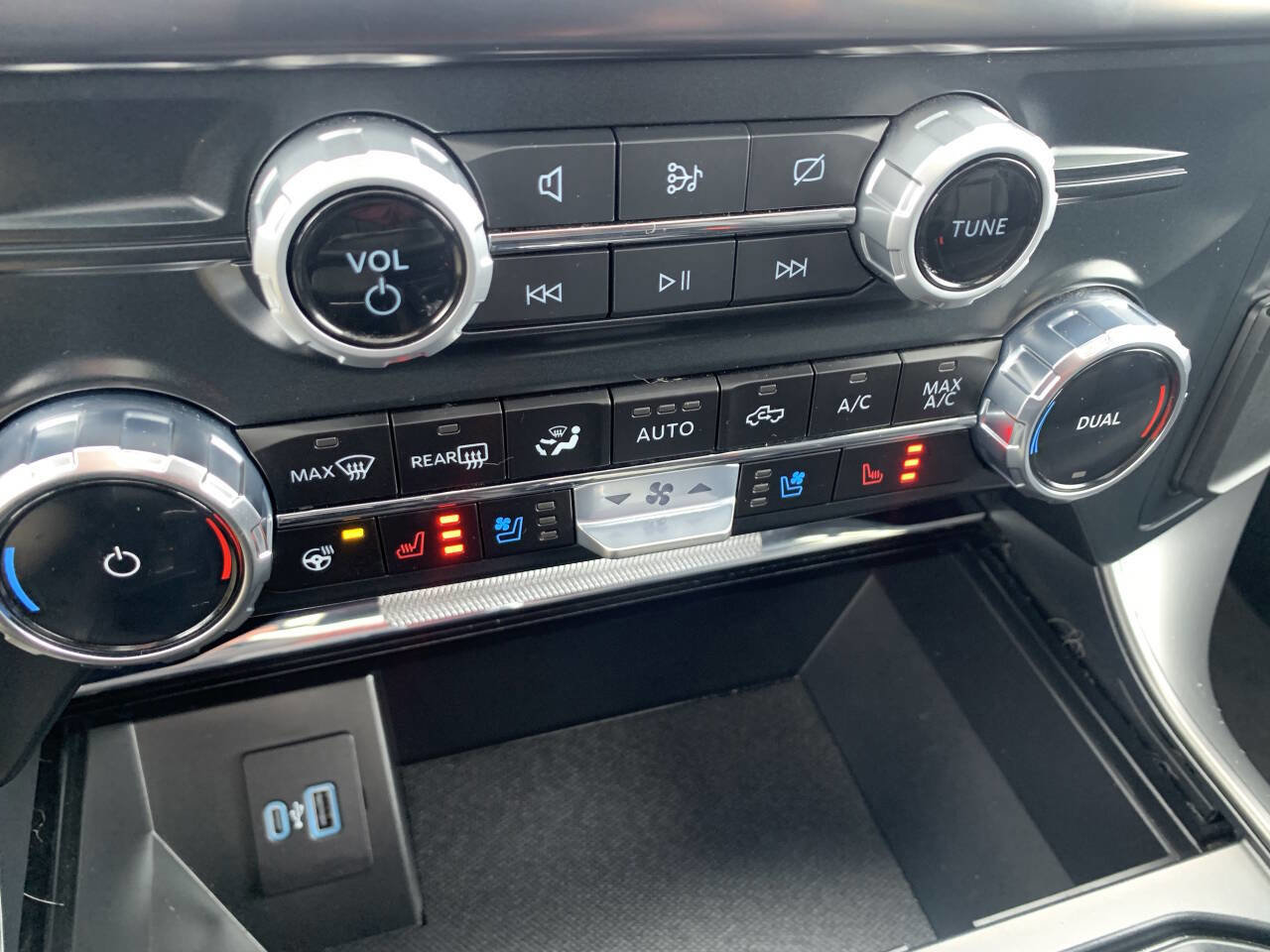 Used 2024 Ford F150 Lariat image 17