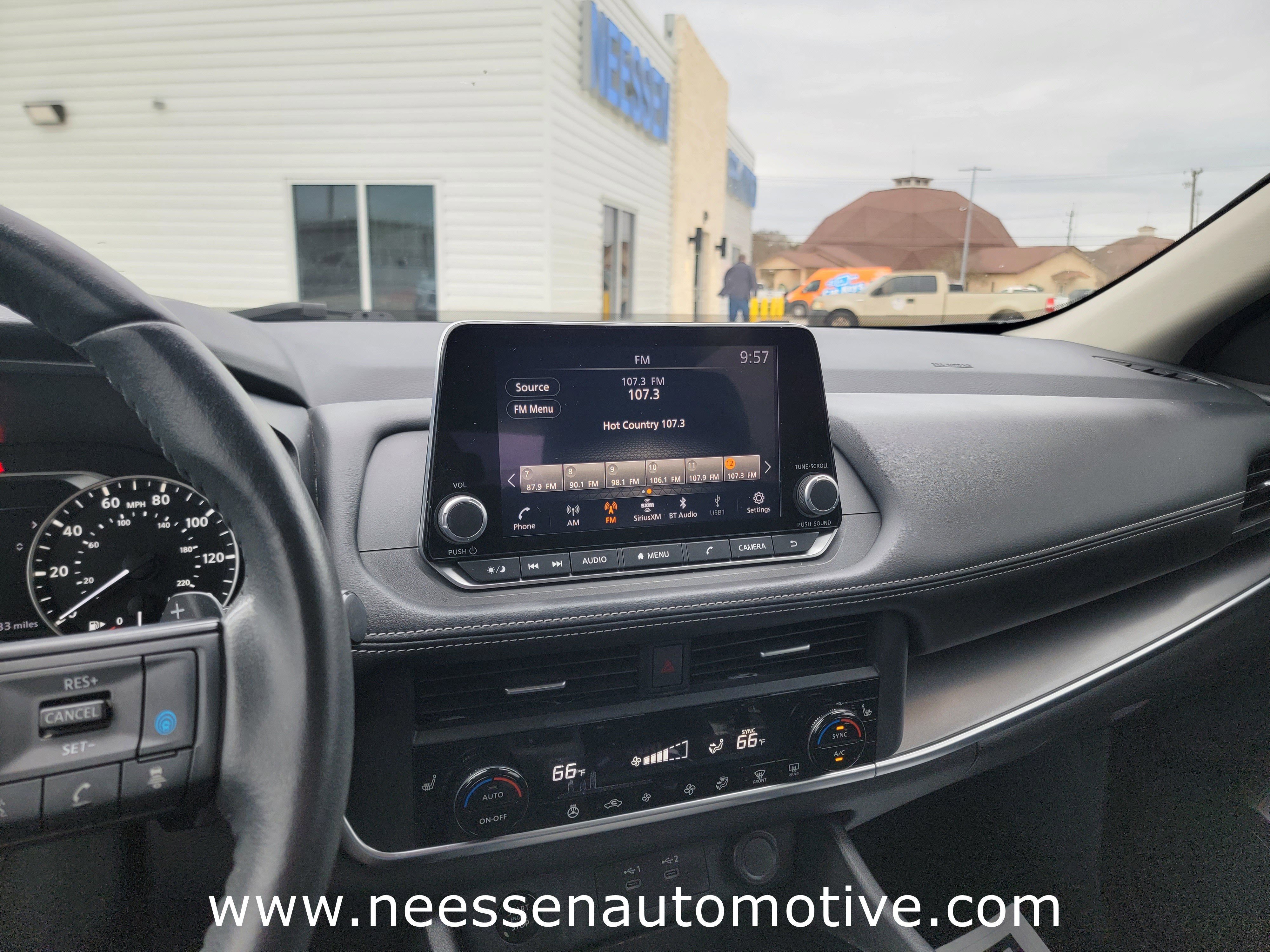 Used 2024 Nissan Rogue SV w/ SV Premium Package image 23