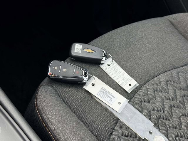 Used 2023 Chevrolet Equinox LT image 3