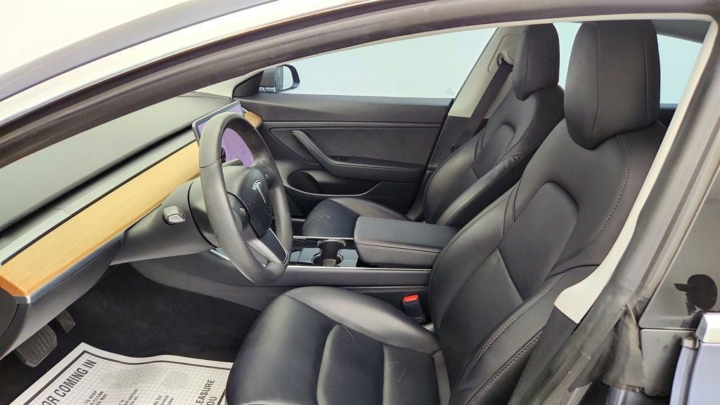 Used 2020 Tesla Model 3 Standard Range RWD image 23