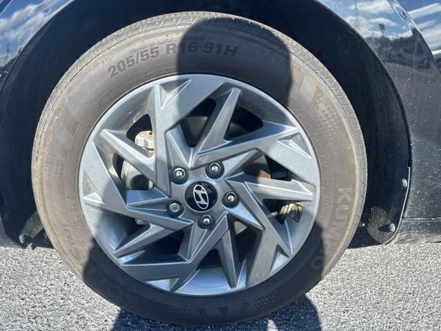 Used 2025 Hyundai Elantra Hybrid FWD image 12