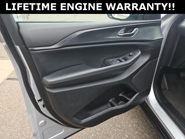 Used 2024 Jeep Grand Cherokee L Laredo image 14