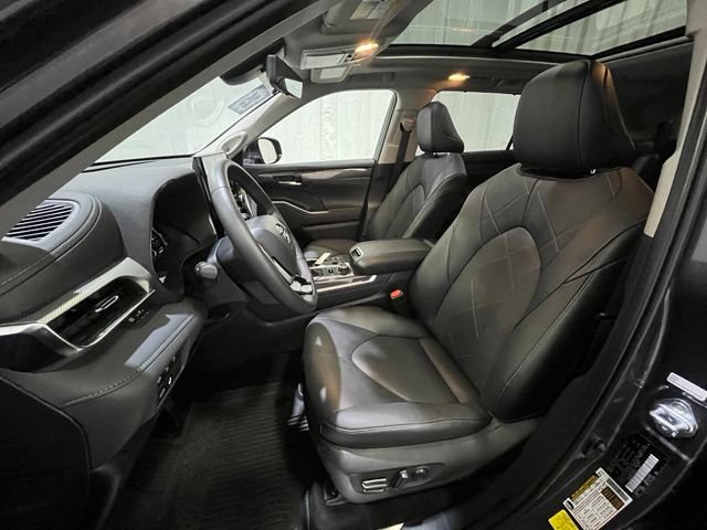 Certified 2025 Toyota Highlander Platinum AWD/4WD image 10