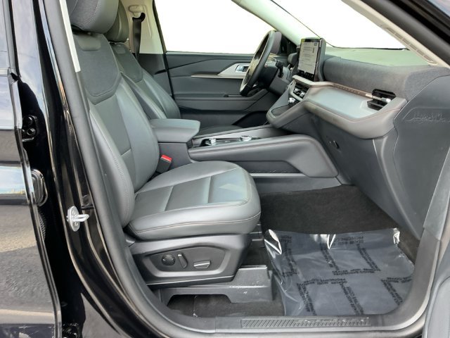Certified 2025 Ford Explorer Active w/ Active Comfort Package AWD/4WD image 17