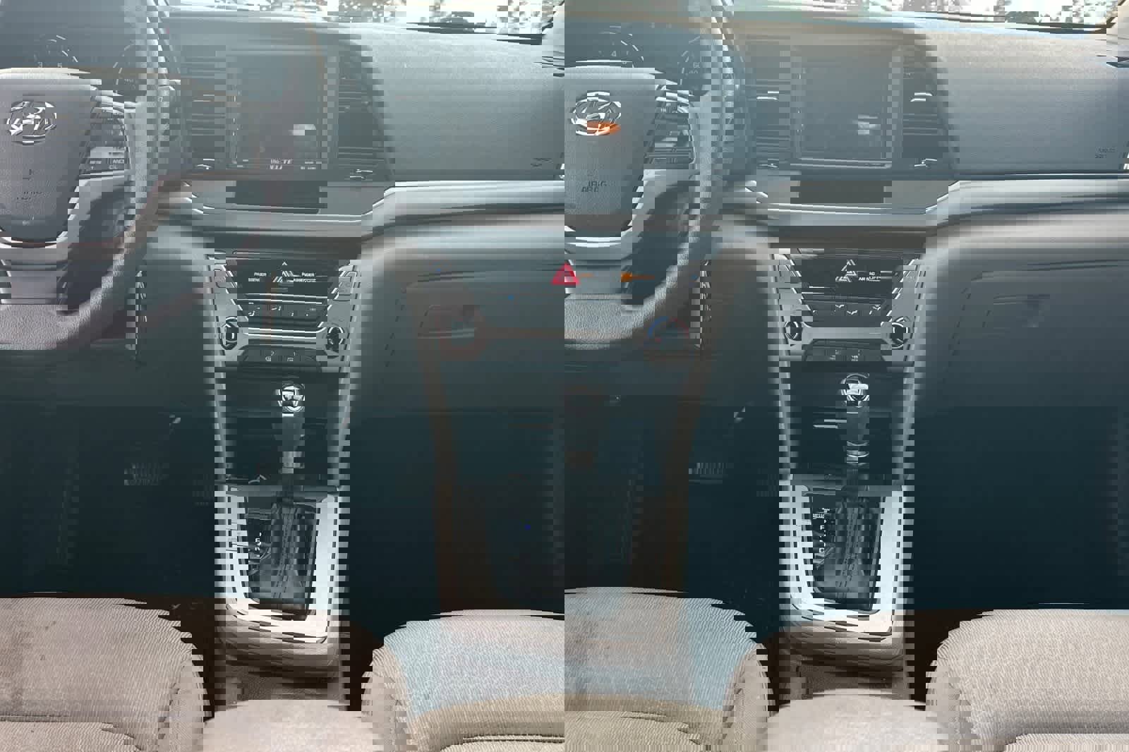 Used 2017 Hyundai Elantra SE image 4