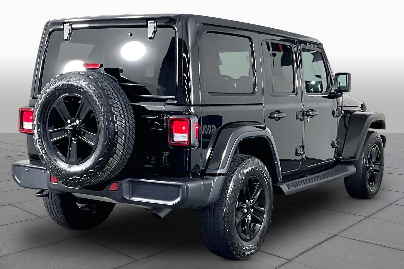 Used 2023 Jeep Wrangler Unlimited Sahara AWD/4WD image 12