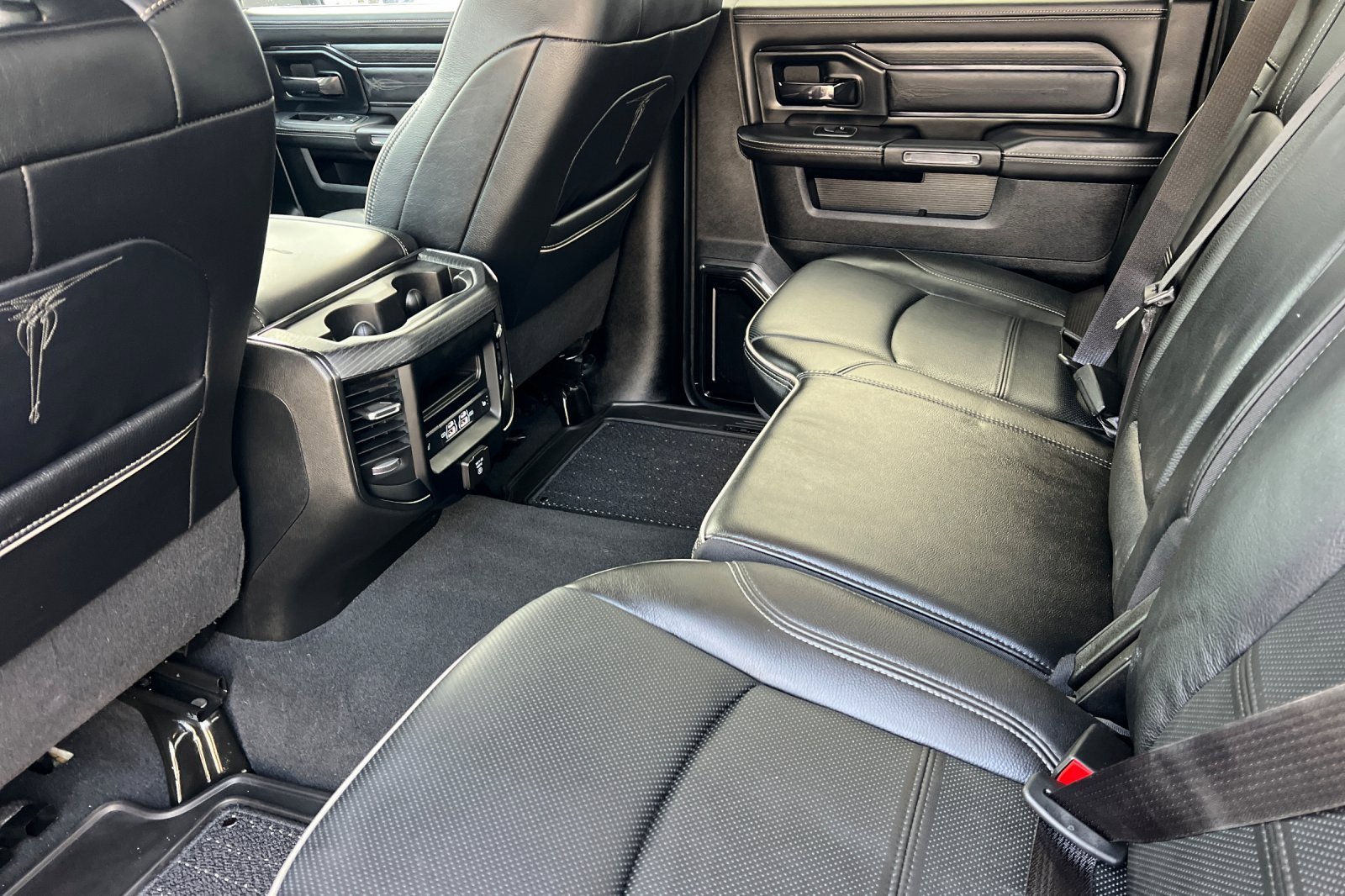 Used 2024 RAM 2500 Limited image 13