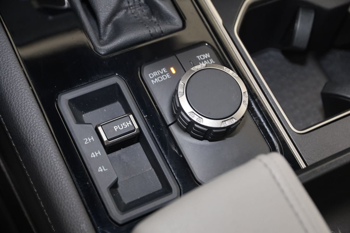 Used 2025 Toyota Tundra Limited AWD/4WD image 27