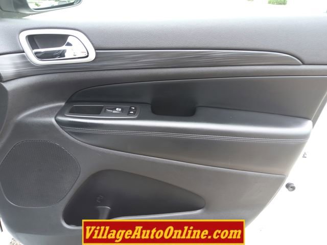 Used 2020 Jeep Grand Cherokee Altitude image 34