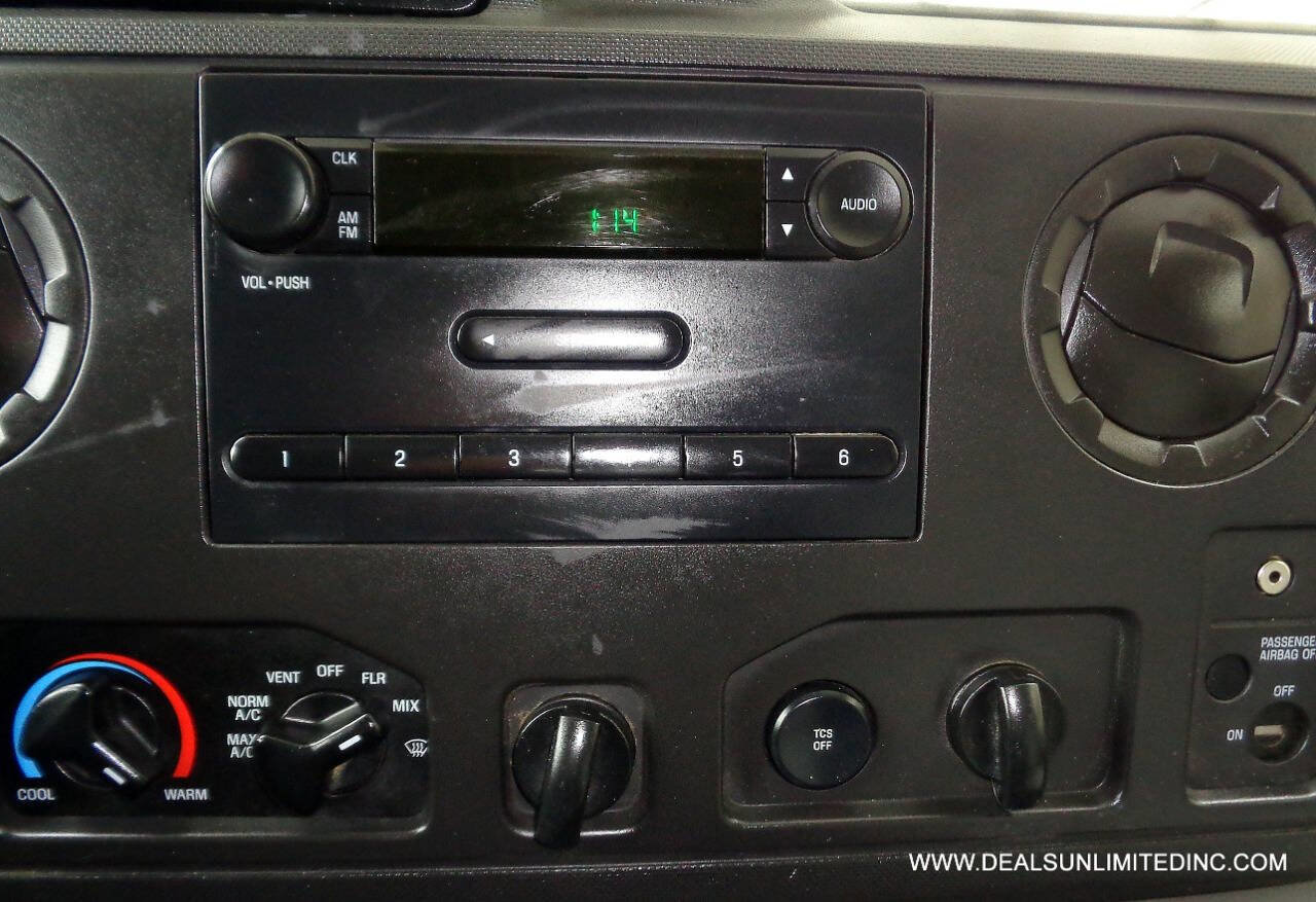 Used 2014 Ford E-250 and Econoline 250 w/ Power Group RWD image 12