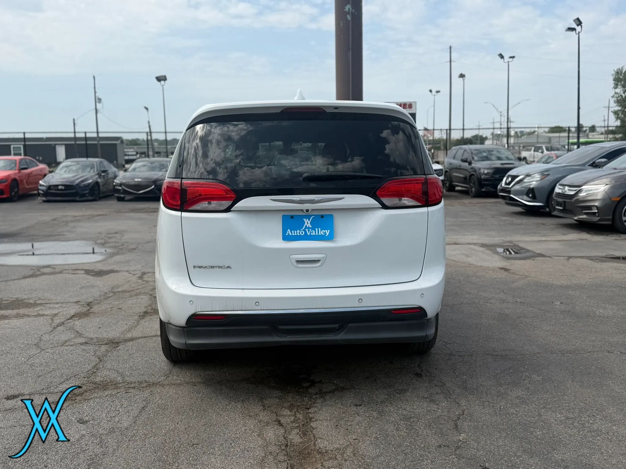 Used 2018 Chrysler Pacifica Touring Plus FWD image 6