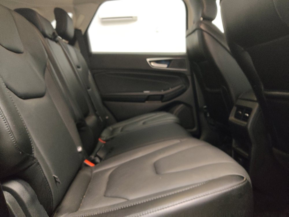 Used 2018 Ford Edge Titanium FWD image 19