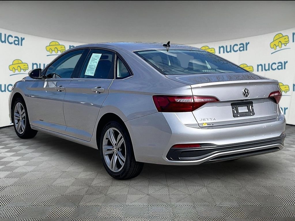 Used 2024 Volkswagen Jetta SE FWD image 4
