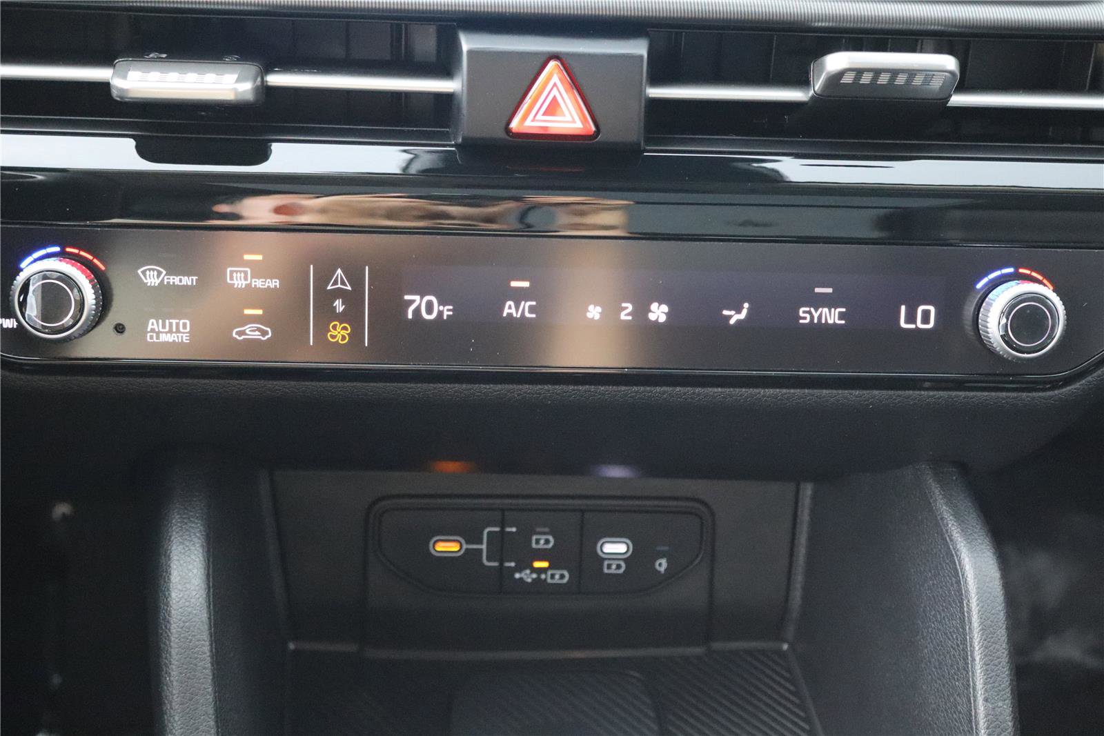 Certified 2026 Kia Sportage EX w/ EX Panorama Roof Package image 21