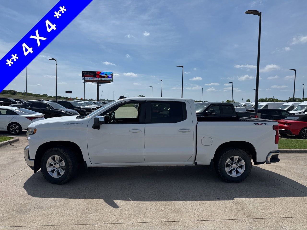 Used 2020 Chevrolet Silverado 1500 LT w/ Bed Protection Package AWD/4WD image 3