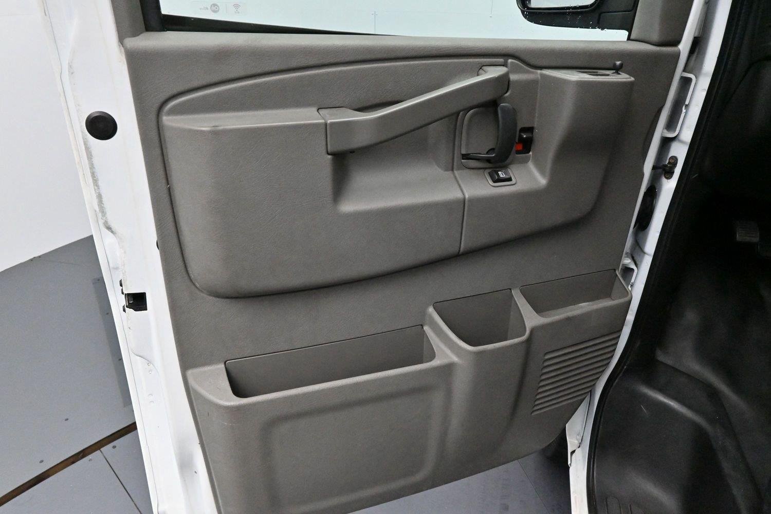 Used 2018 GMC Savana 2500 w/ Enhanced Convenience Package RWD image 14