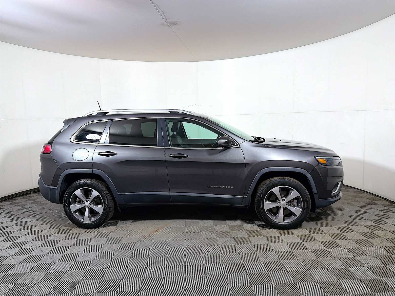 Used 2020 Jeep Cherokee Limited AWD/4WD image 7