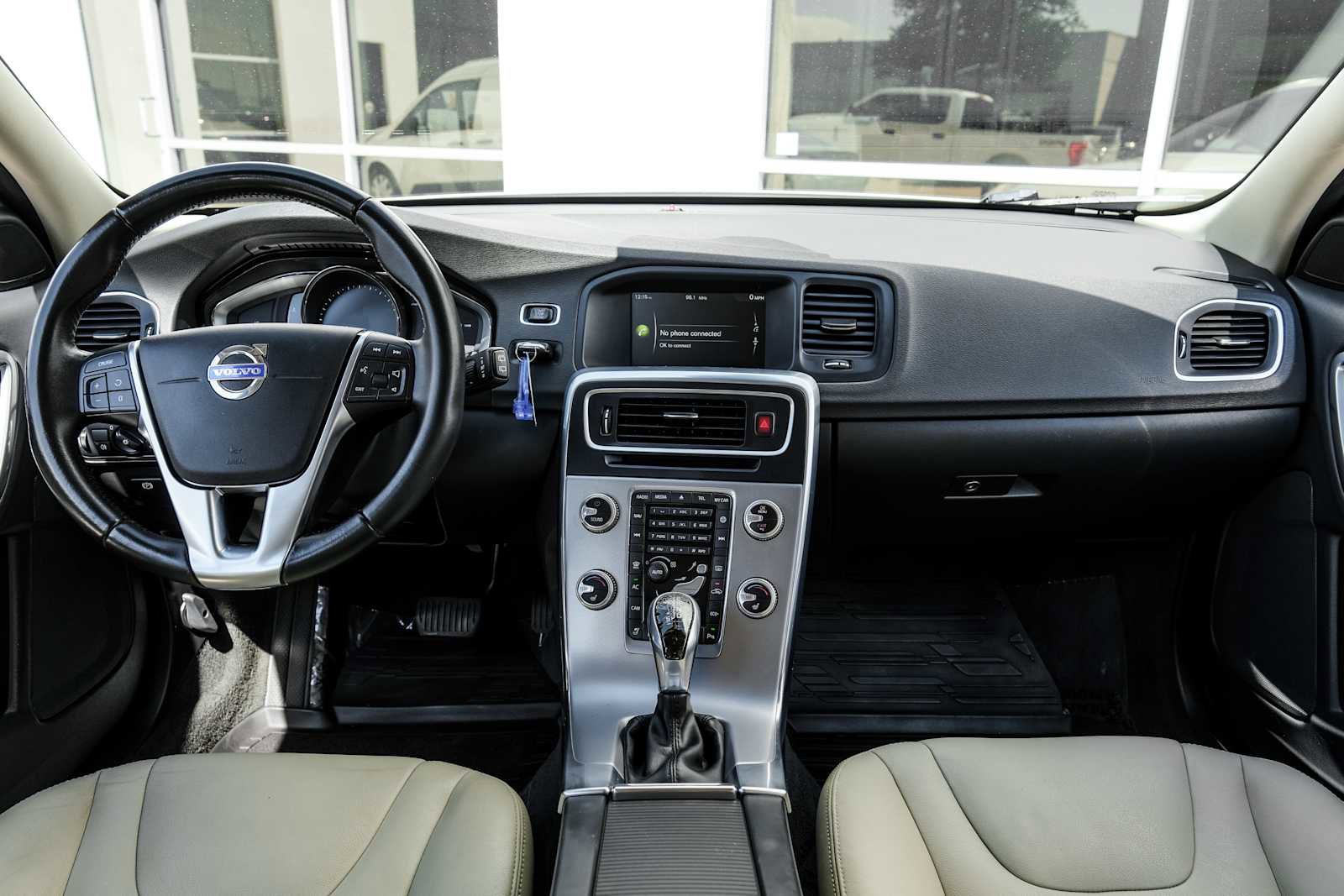 Used 2017 Volvo V60 T5 Premier w/ Convenience Package image 15