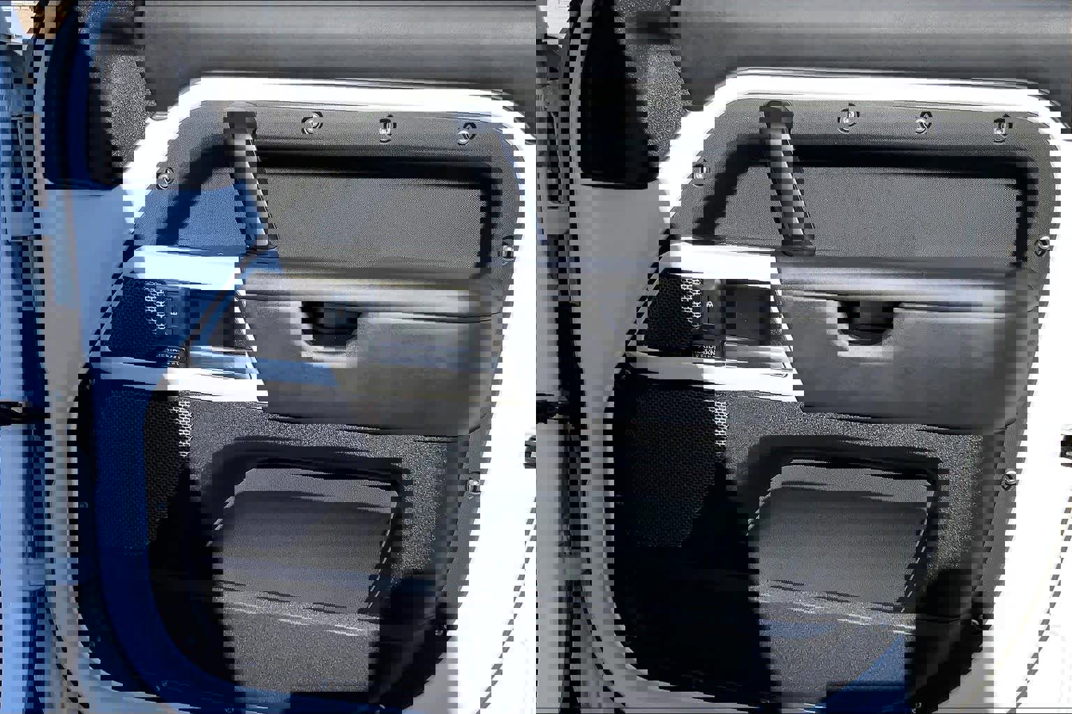 Used 2023 Land Rover Defender 110 SE image 21