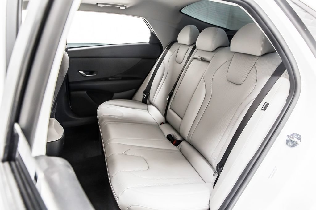 Used 2025 Hyundai Elantra Limited FWD image 30