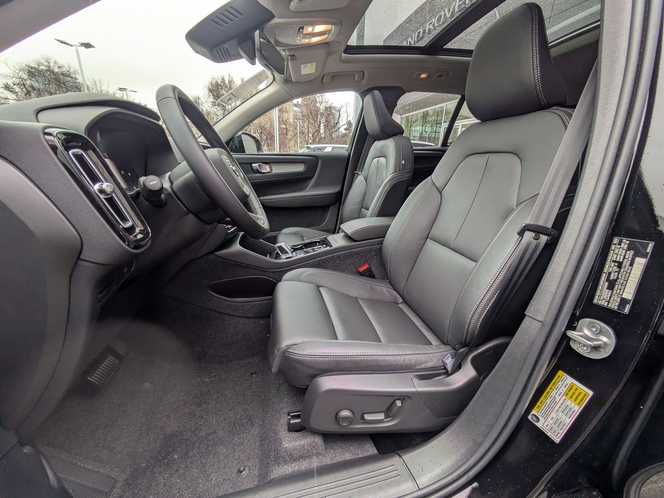 New 2025 Volvo XC40 B5 Plus w/ Protection Package Premier image 18