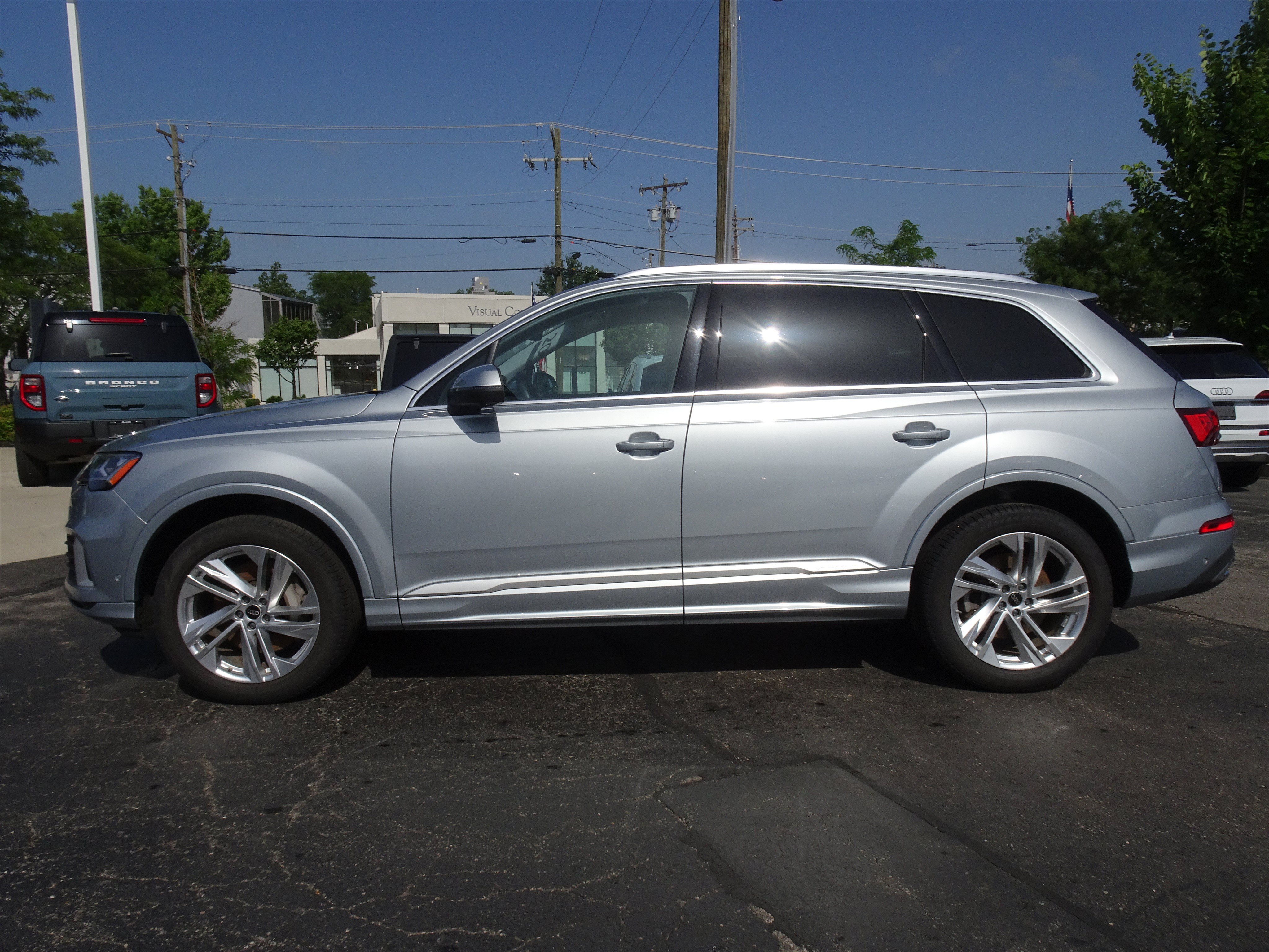 Certified 2023 Audi Q7 2.0T Premium w/ Convenience Package AWD/4WD image 2
