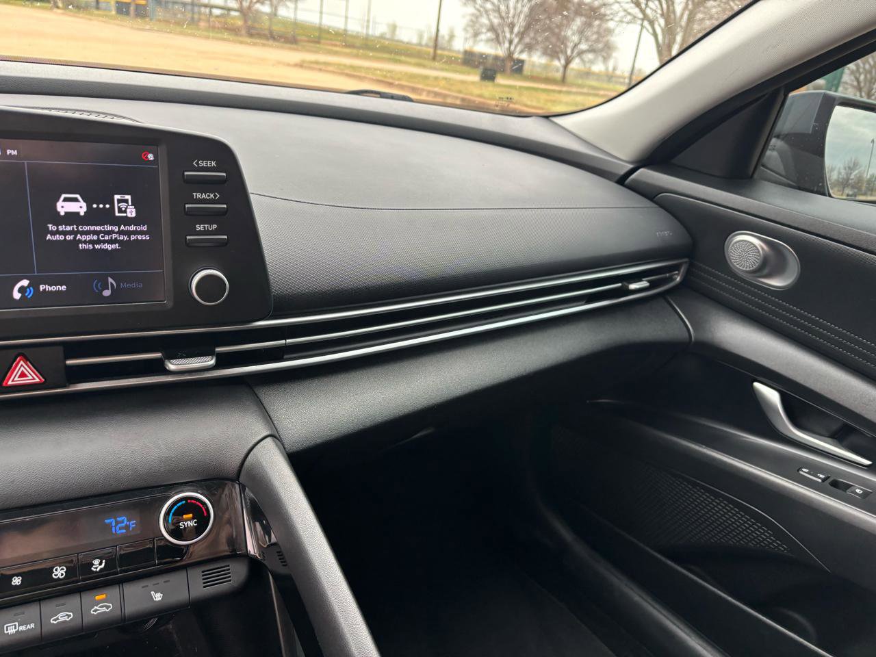 Used 2022 Hyundai Elantra Blue image 17