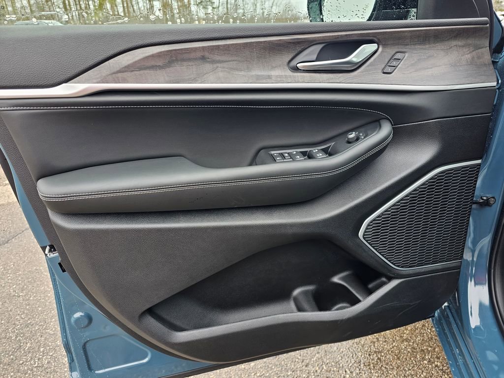 New 2026 Jeep Grand Cherokee L Limited AWD/4WD image 9