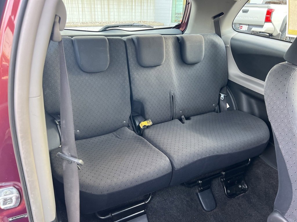 Used 2010 Toyota Yaris 2-Door Hatchback image 38