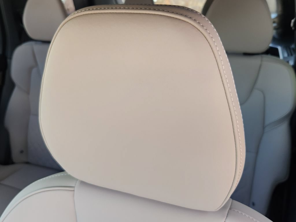 New 2026 Volvo XC90 T8 Plus w/ Protection Package Premier AWD/4WD image 6