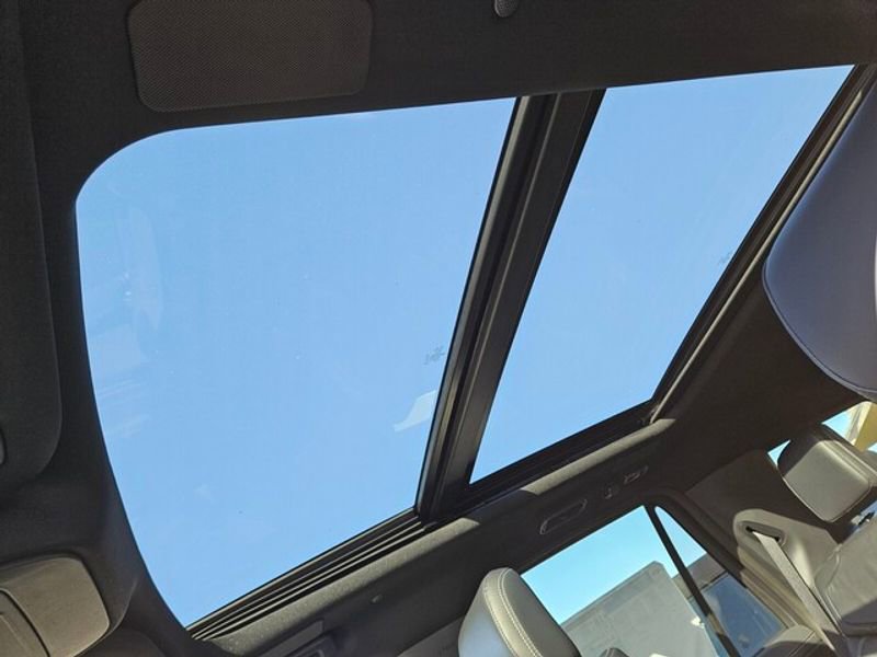 New 2025 Ford Expedition Platinum w/ Stealth Performance Package image 18