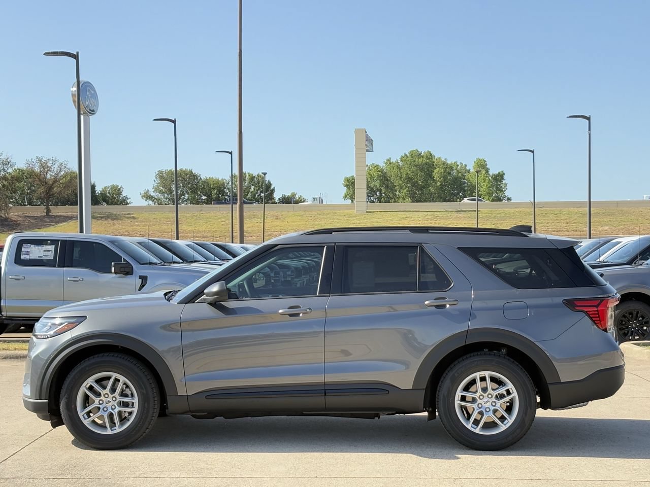 New 2026 Ford Explorer Active RWD image 3
