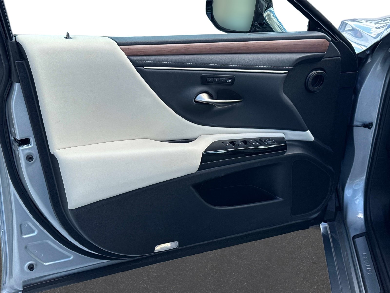 Certified 2024 Lexus ES 350 w/ Premium Package FWD image 17