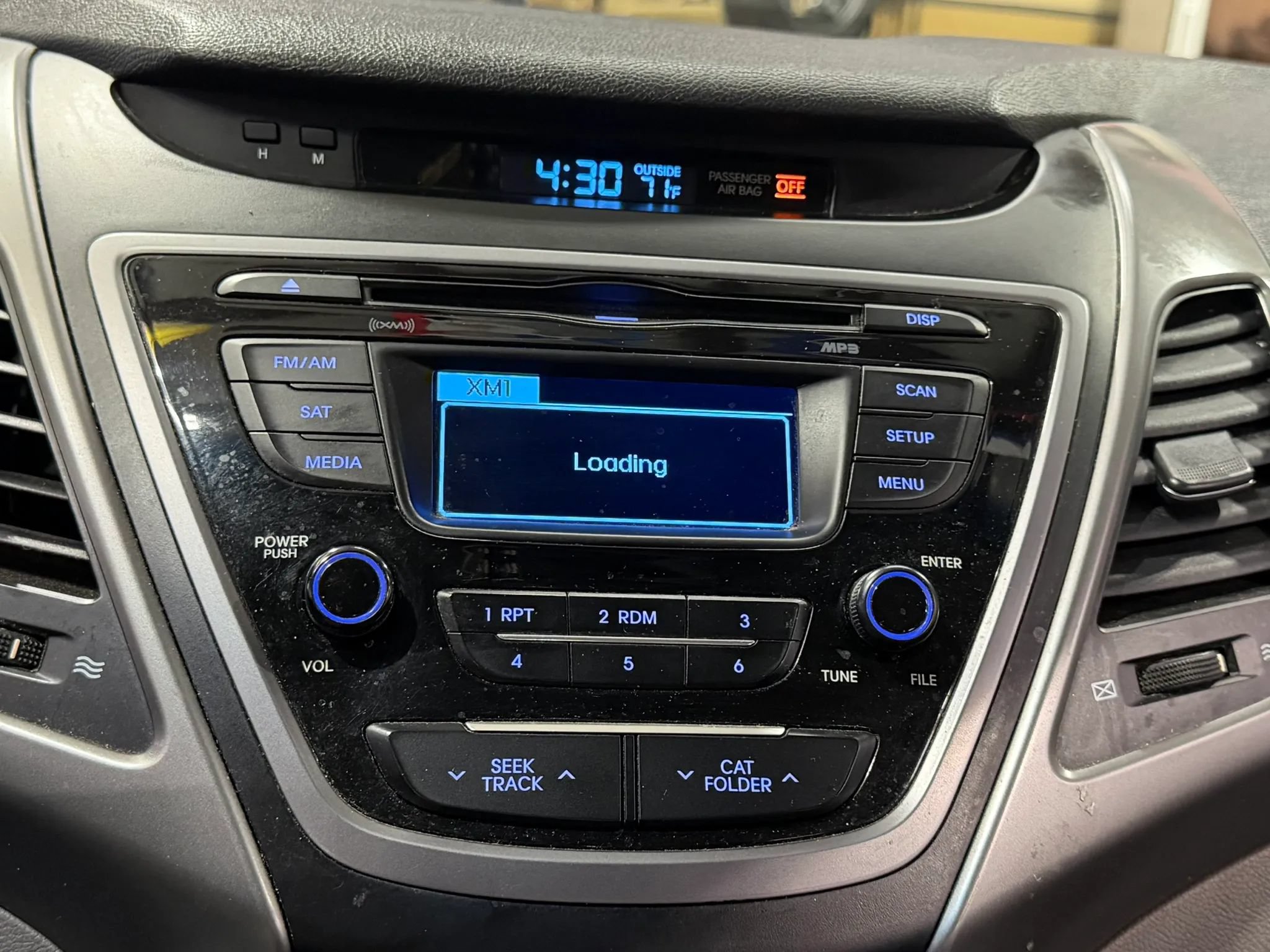 Used 2015 Hyundai Elantra SE FWD image 23