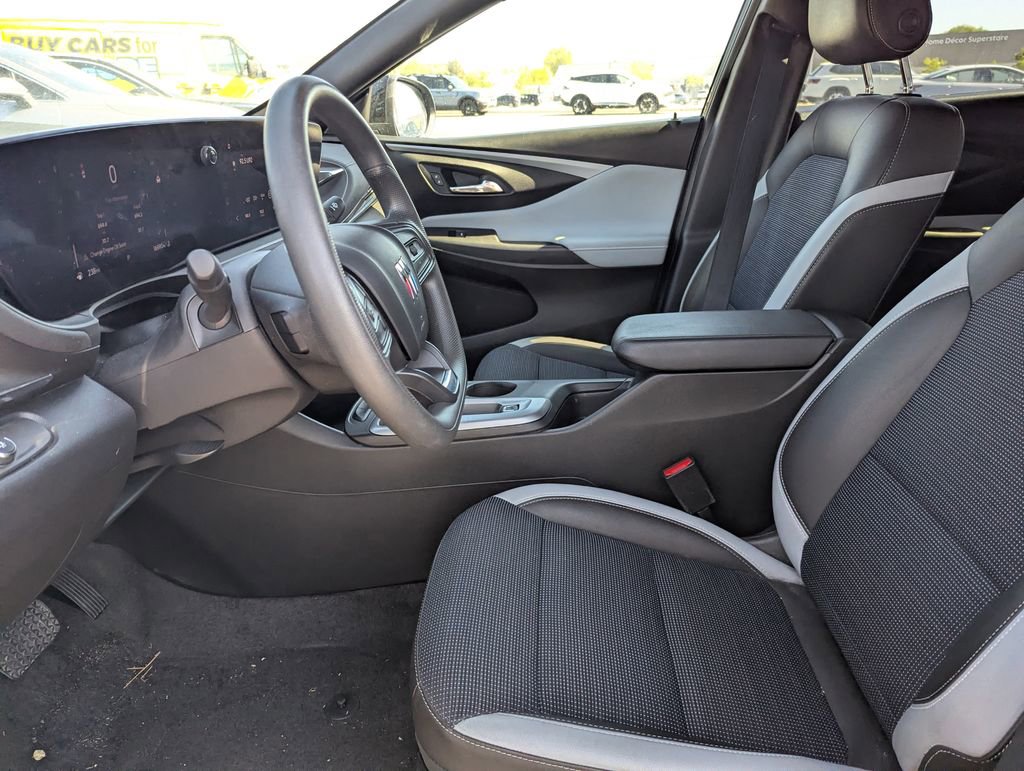 Used 2025 Buick Envista Preferred FWD image 24