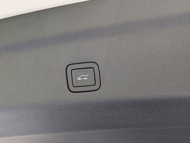 Used 2024 Chevrolet Tahoe High Country image 15