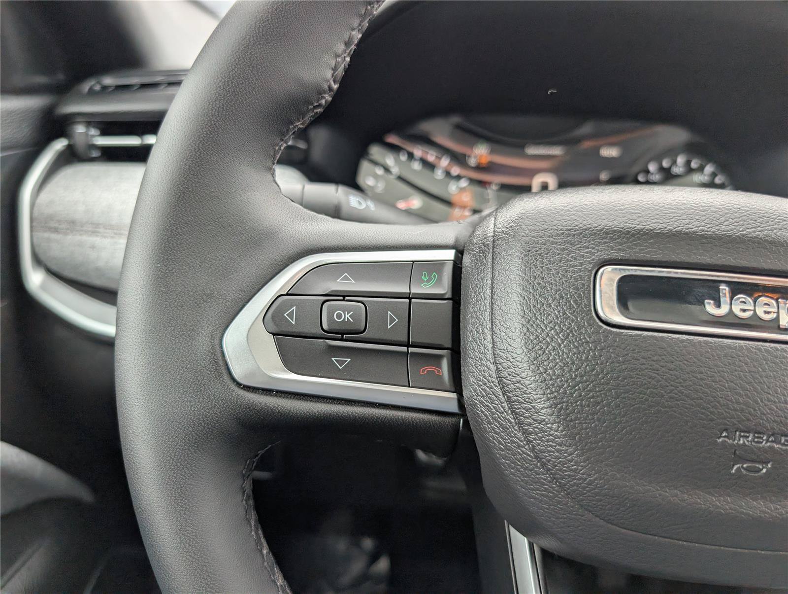 Used 2024 Jeep Compass Latitude w/ Sun and Sound Group AWD/4WD image 24
