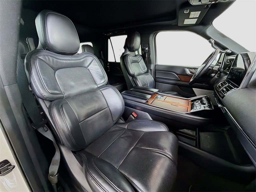 Used 2020 Lincoln Navigator L Reserve w/ Equipment Group 208A Reserve image 33