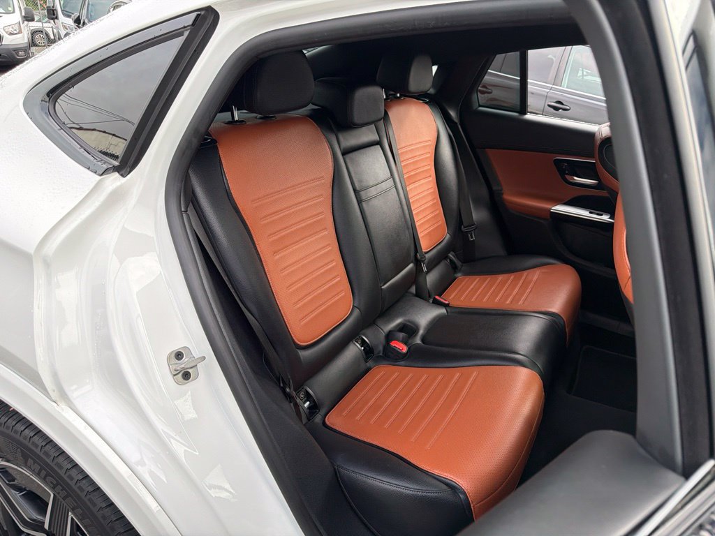 Used 2024 Mercedes-Benz GLC 300 4MATIC image 22