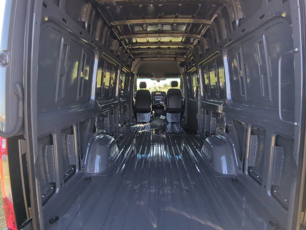 Used 2025 Mercedes-Benz Sprinter 2500 image 24