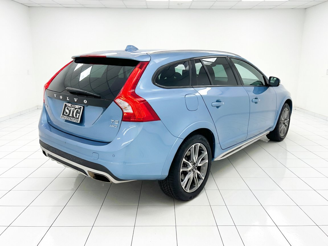 Used 2018 Volvo V60 T5 Cross Country w/ Convenience Package AWD/4WD image 4