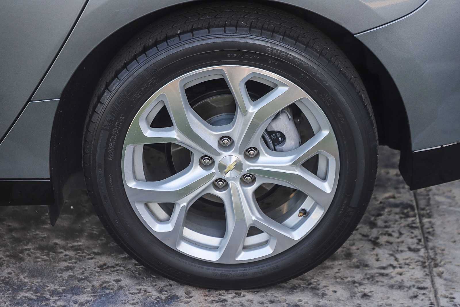 Used 2018 Chevrolet Volt Premier w/ Driver Confidence Package FWD image 11